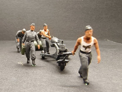 1/72 World War II German Air Force Ground Staff Soldier Model