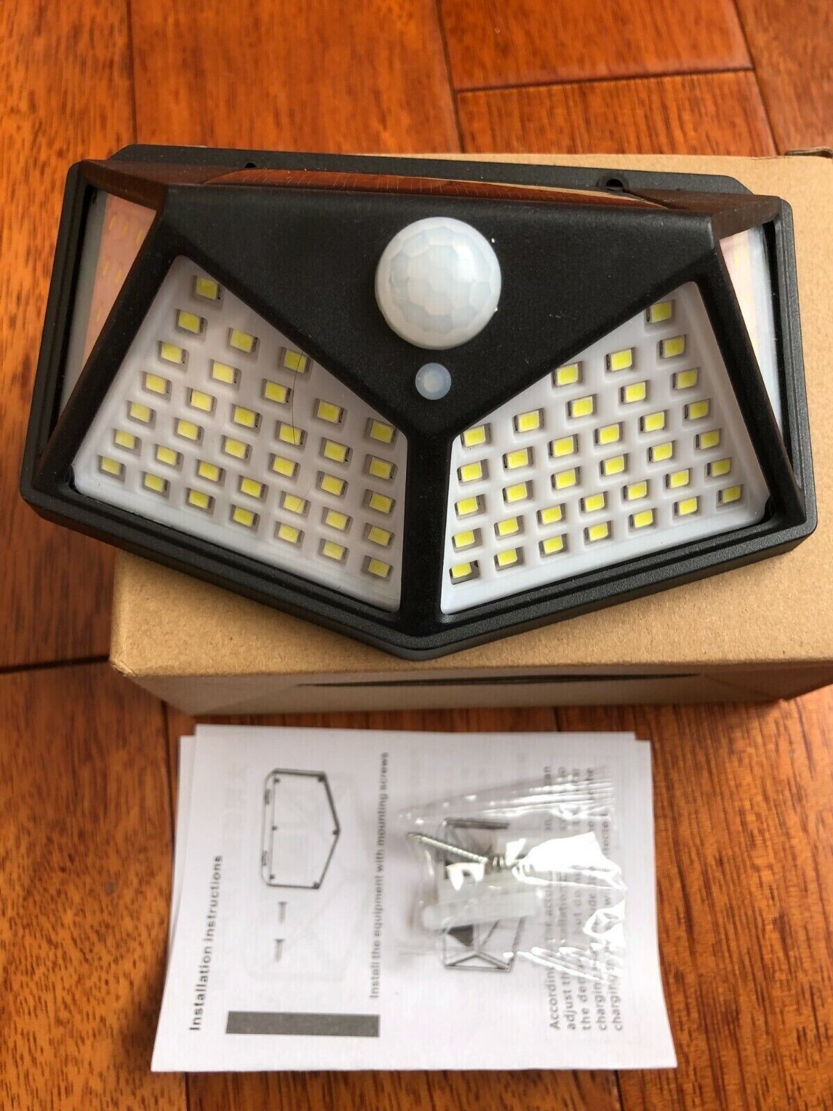 Lampara Led Solar con Sensor de Movimiento Foco para Exterior Casa Garage Patio
