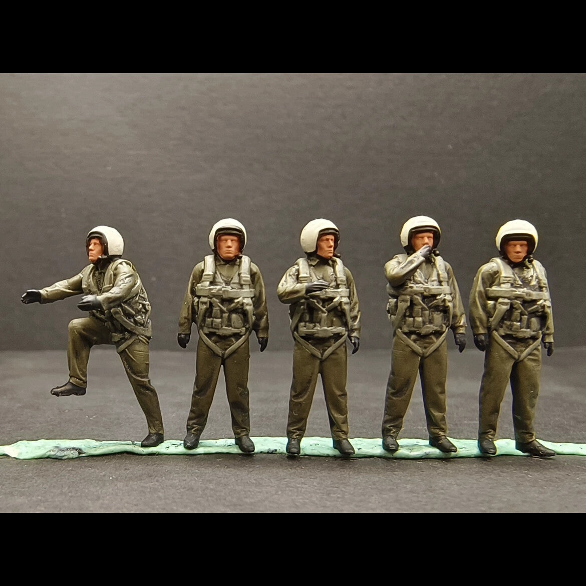 1/72 US Army Carrier Aircraft Ground Crew Pilot HandPainted finsiehd Soldiers