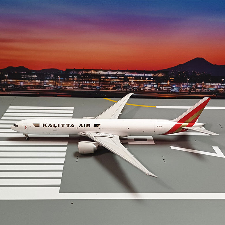 1:400 Geminijets Kalitta Air Boeing 777-300ERF Passenger Airplane Diecast Model