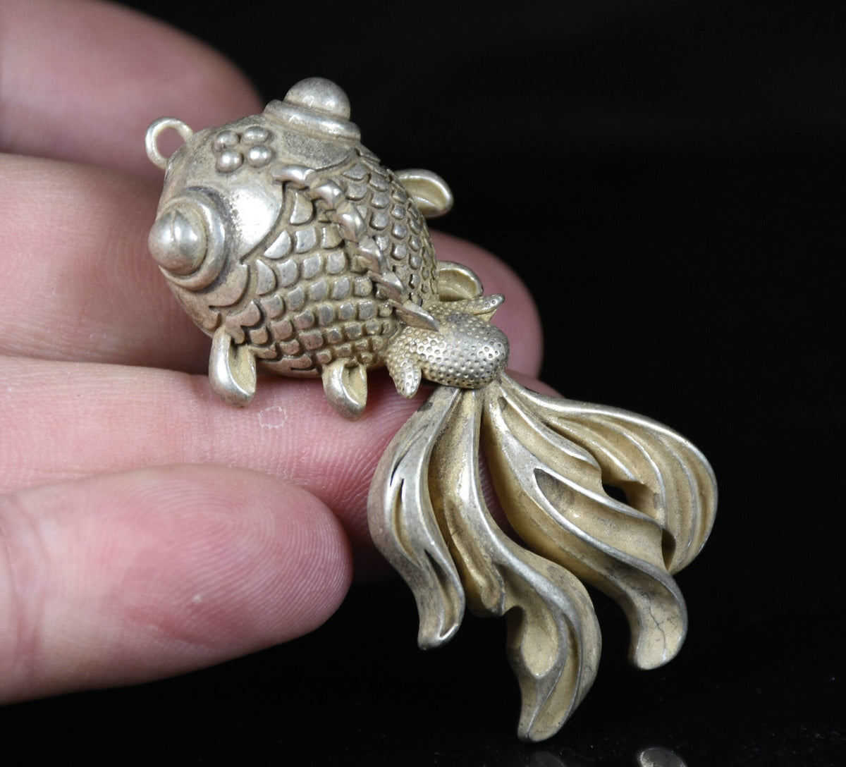 Collection Old China Tibet Silver Carving Lovely Fish Statue Amulet Pendant Gift