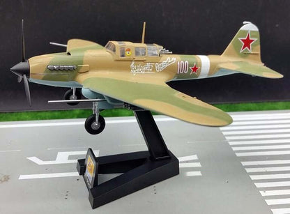 WWII Russian Ilyushin Il-2 Sturmovik ground attack 1/72 plane Easy model