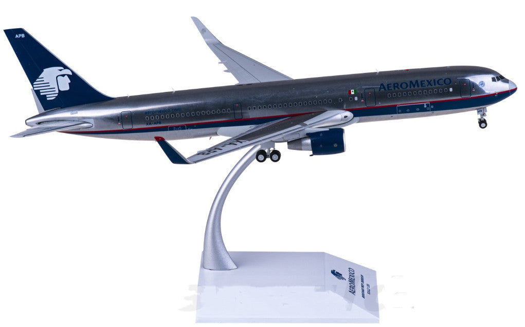 1:200 28CM JC Wings Aeroméxico BOEING 767-300ER PassengerAirplane Diecast Model