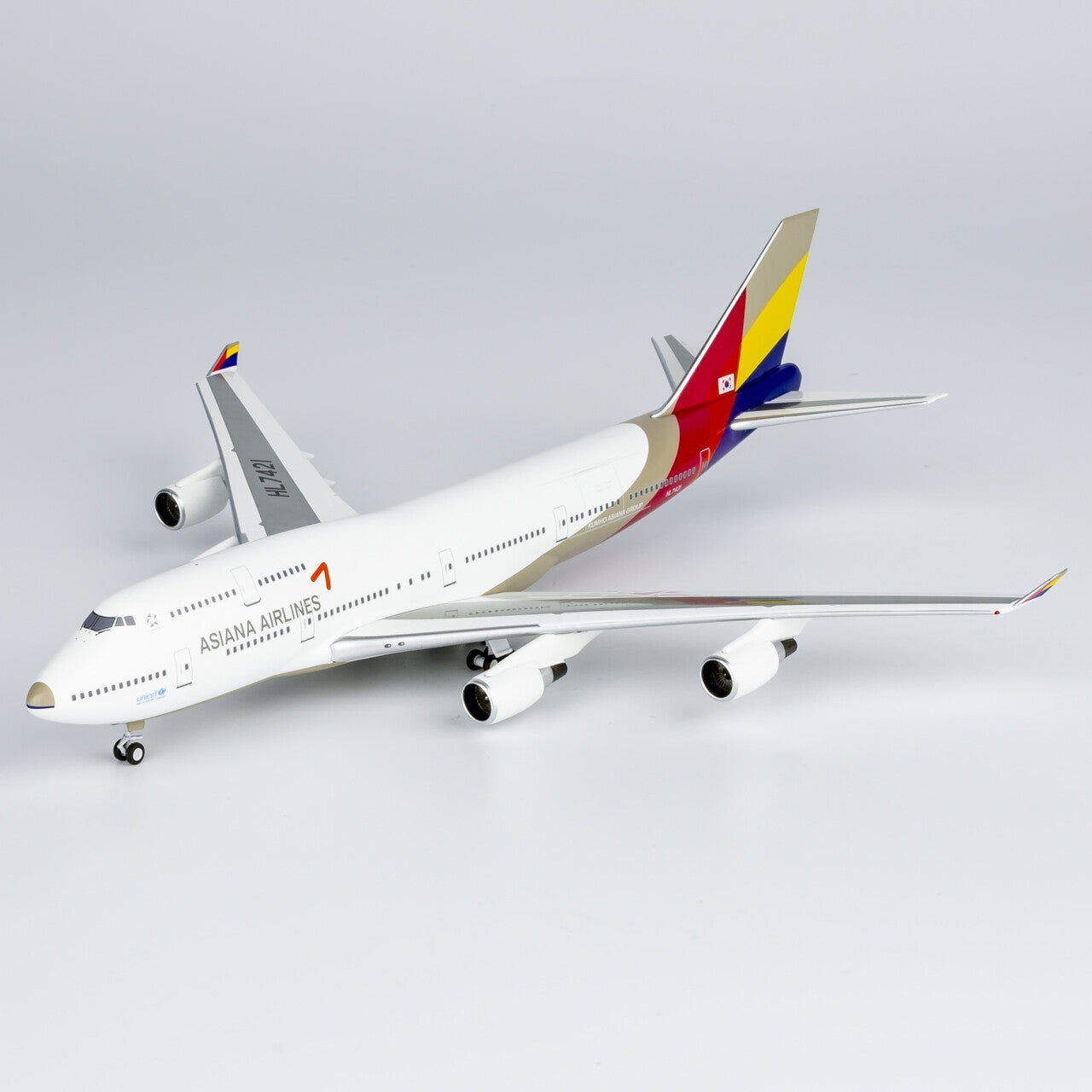 1:400 NG models Asiana Plane Boeing 747-400M Diecast Aircraft Model