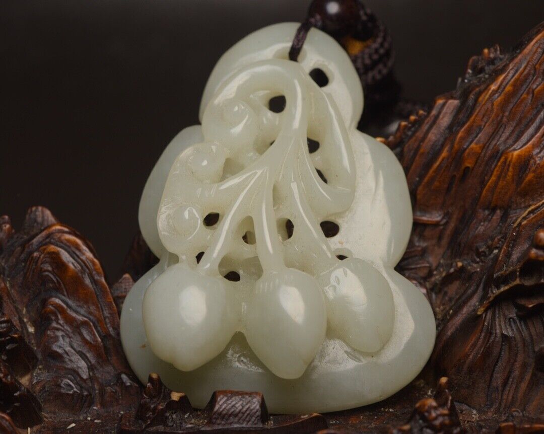 China Top Natural Hetian Jade Carved Nice Statue Unique White Jade Pendant Gift