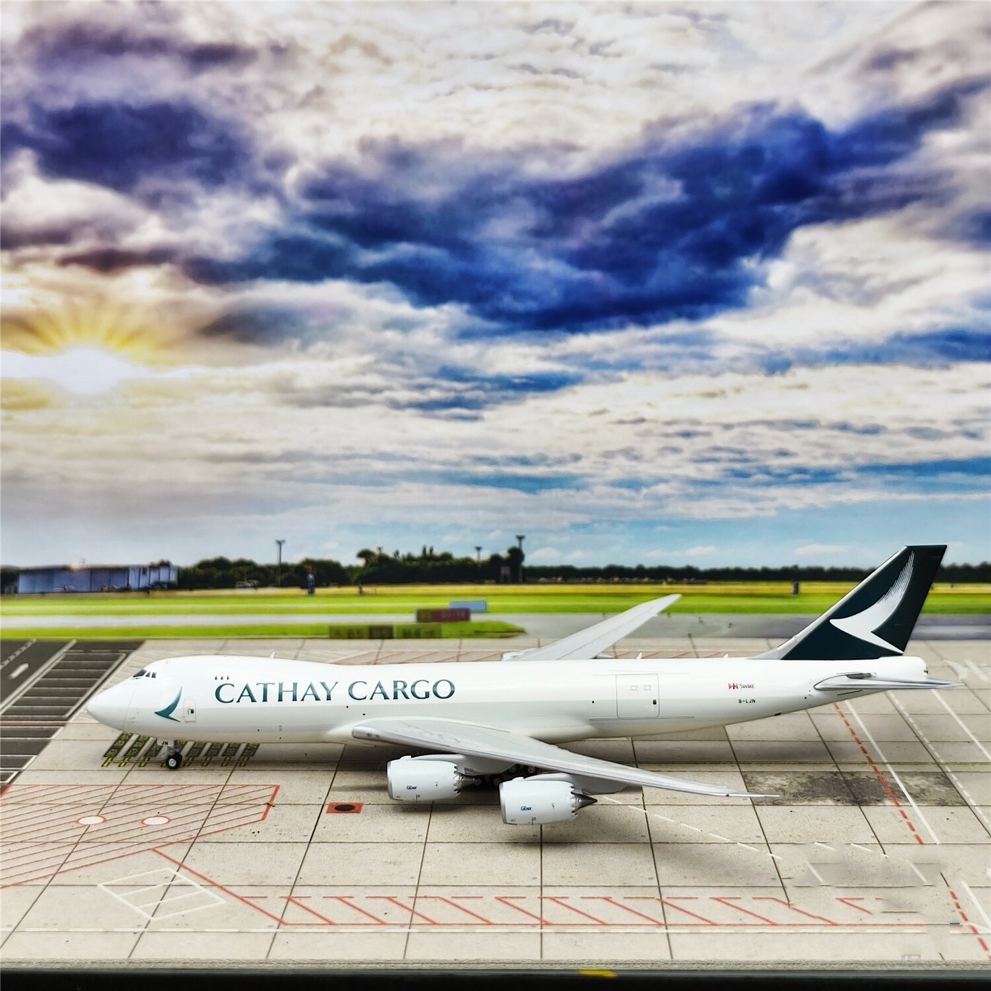1:400 JC Wings Cathay Pacific Boeing 747-8 Passenger Airplane Diecast Model