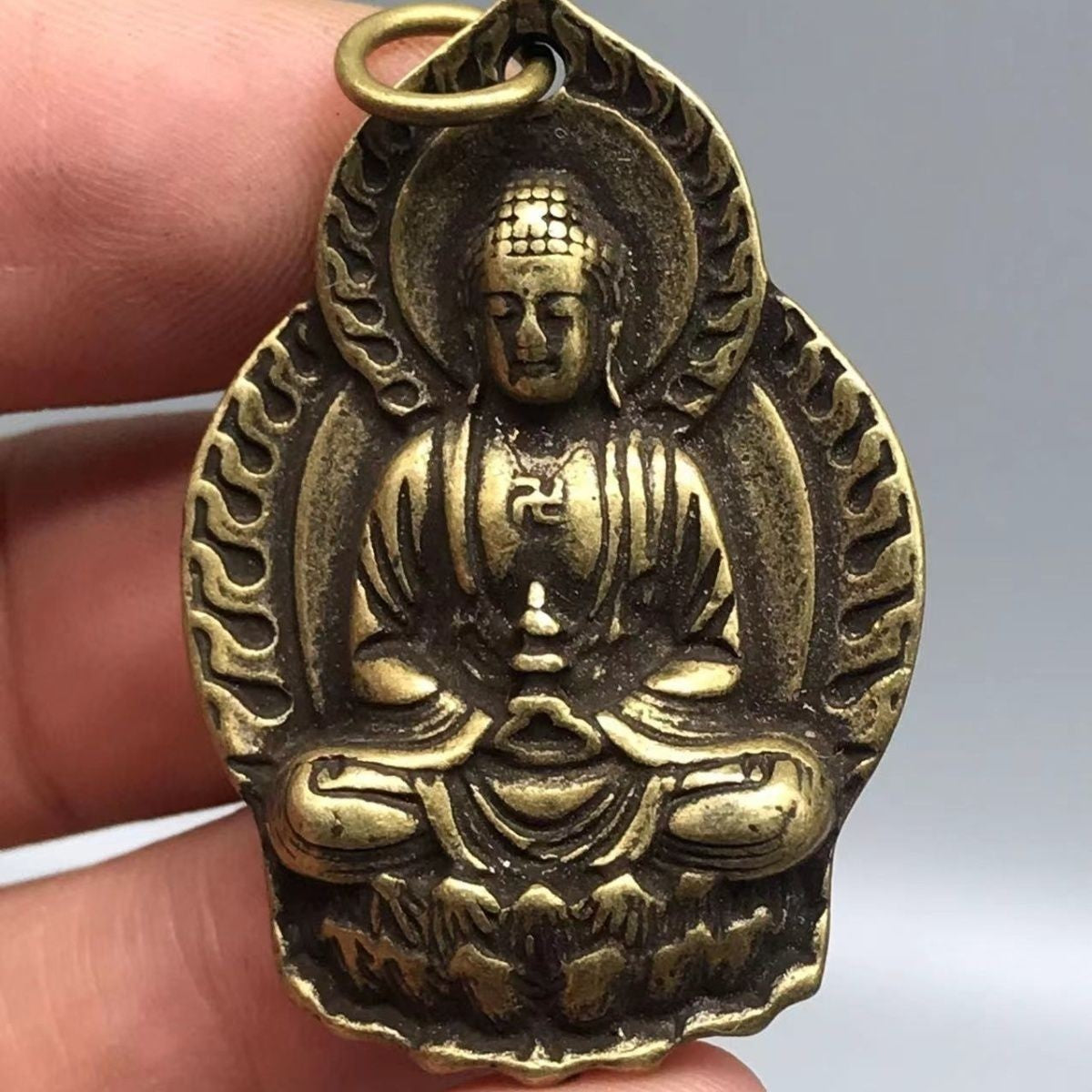 Antique Brassware Buddha Pendant Brass Sakyamuni Lotus Buddha Statue Ornament