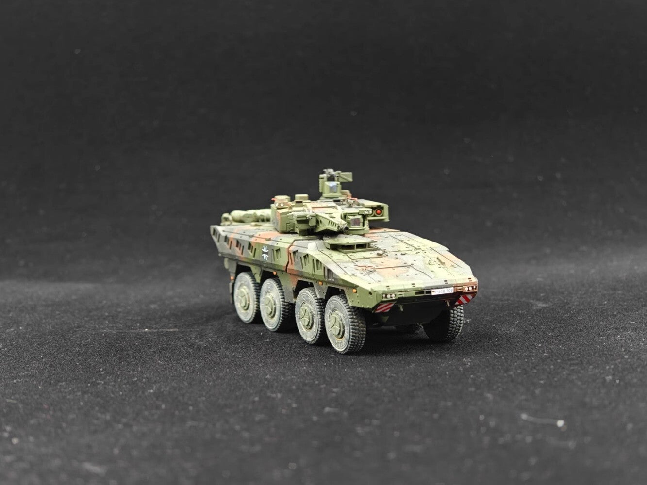 1:72 Heavy Duty Boxer Dog Armored Car Tank Military Finished Static Model