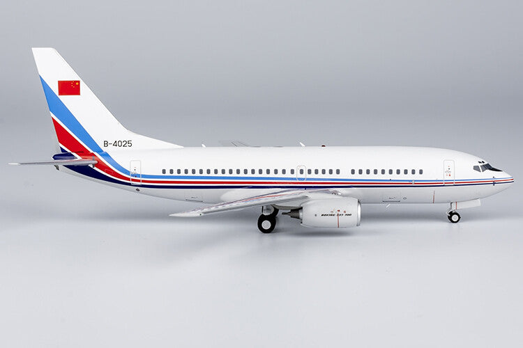 1/200 China Air Force B737-700 B-4025 aircraft model limited edition