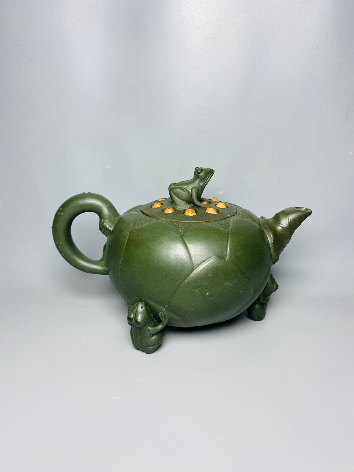 Chinese Yixing Zisha Clay Handmade Exquisite Teapot（ 莲子青蛙壶 底款：蒋蓉）