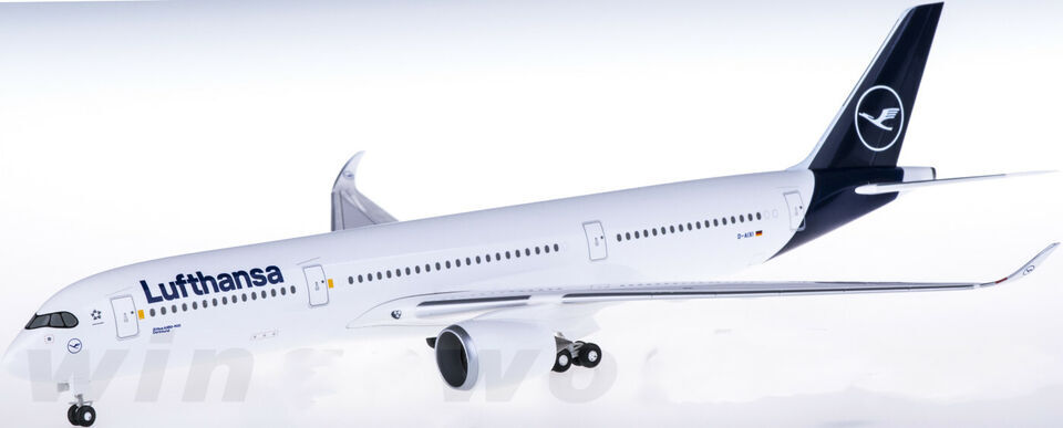 1:200 33CM Hogan Lufthansa AIRBUS A350-900 Passenger Airplane ABS Plastic Model