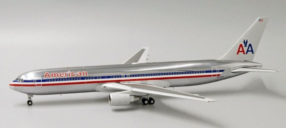 1:200 28CM JC Wings American B767-300ER Passenger Plane Diecast Aircraft Model