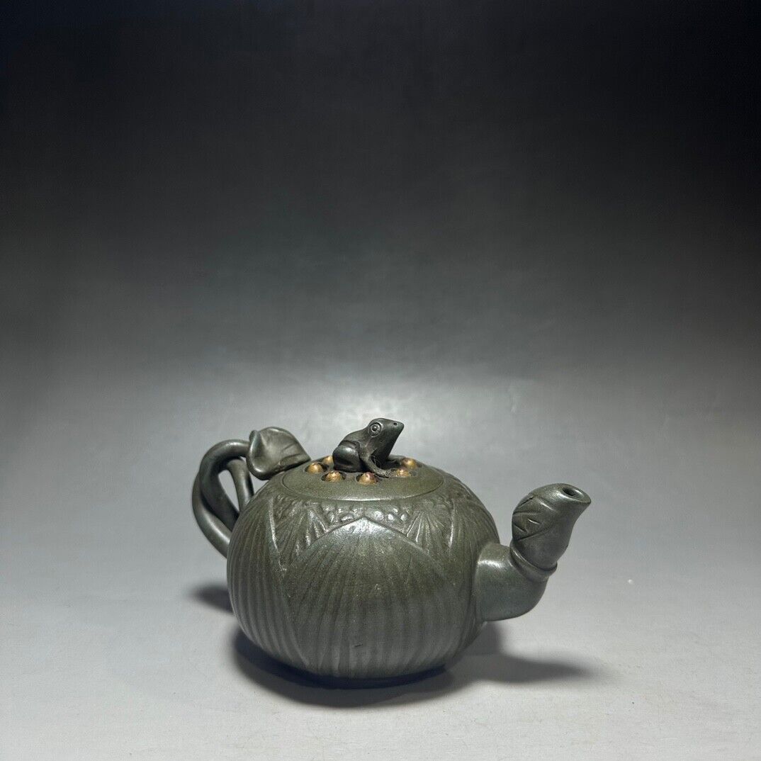 Chinese Yixing Zisha Clay Handmade Exquisite Teapot（青蛙莲子壶 底款：蒋蓉）