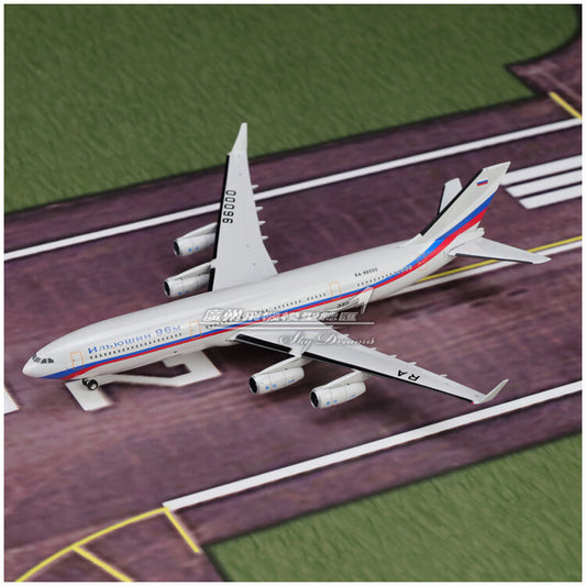 1:400 Phoenix Ilyushin Ilyushin Il-96-400 Passenger Airplane Diecast Plane Model