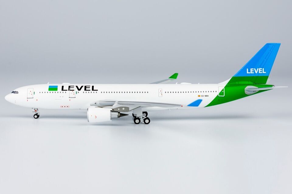 1:400 NG Model LEVEL AIRBUS A330-200 Passenger Airplane Diecast Aircraft Model