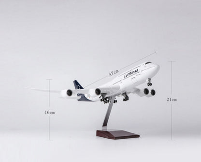 1:160 47CM Lufthansa BOEING 747-8 Aeroplane Landing Gear Resin Aircraft Model