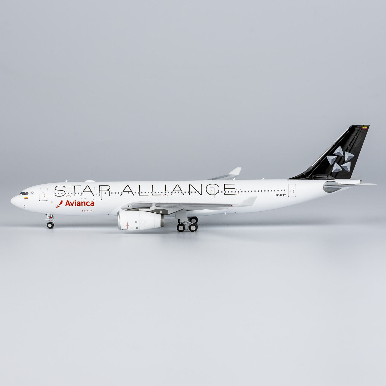 1:400 NG Model Avianca AIRBUS A330-200 Passenger Airplane Diecast Aircraft Model