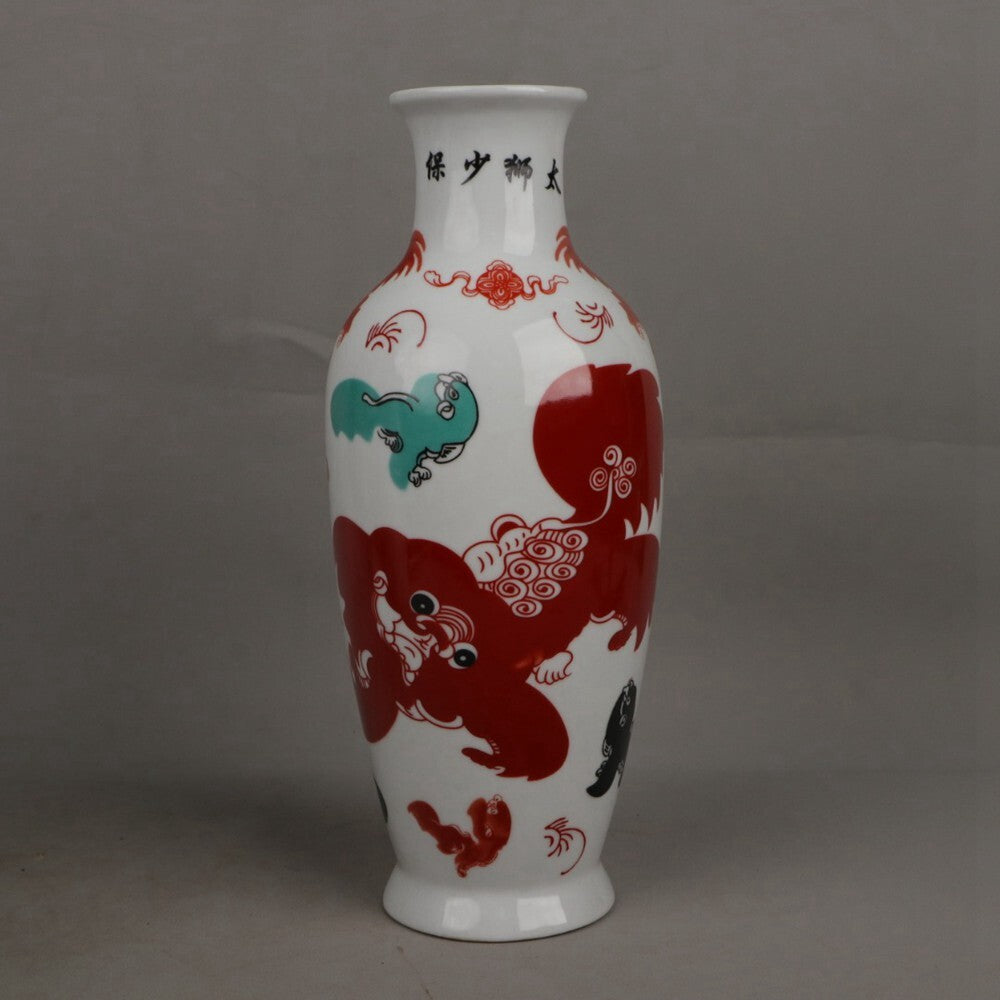 Chinese Famille Rose Porcelain Painted Foo Dogs Vase