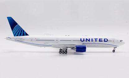 1:200 32CM InFlight UNITED BOEING 777-200ER Passenger Airplane Diecast Model