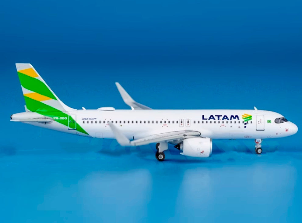 1:400 PhoenixLATAM AIRBUS A320neo Passenger Airplane Diecast Aircraft Model