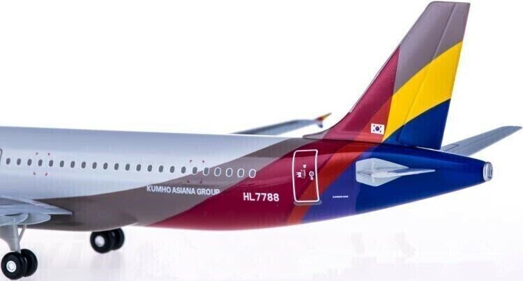 1:200 HOGAN ASIANA AIRLINES AIRBUS A320 Passenger Airplane ABS Plastic Model