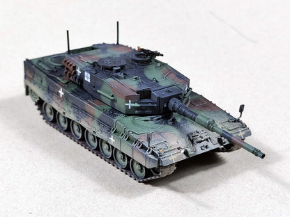 1/72 Ukrainian Leopard 2A4 Main Battle Tank Model
