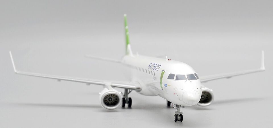 1:200 JC Wings BAMBOO AIRWAYS Embraer ERJ190-200LR Passenger Plane Diecast Model
