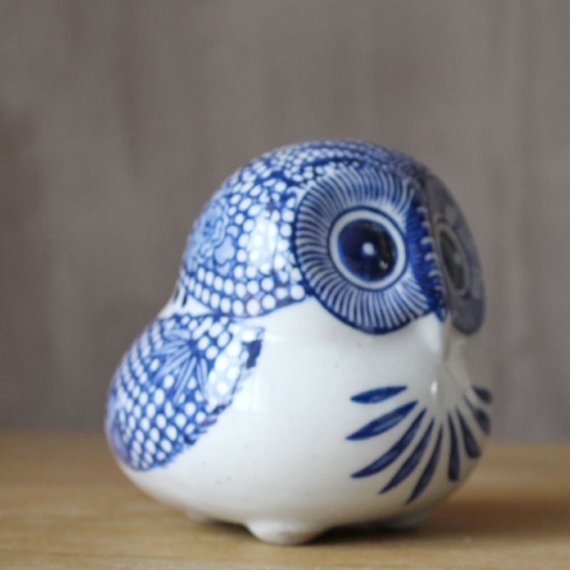Blue and White Porcelain Owl Figurine (10cm) - Cute Tea Pet Desktop Decor