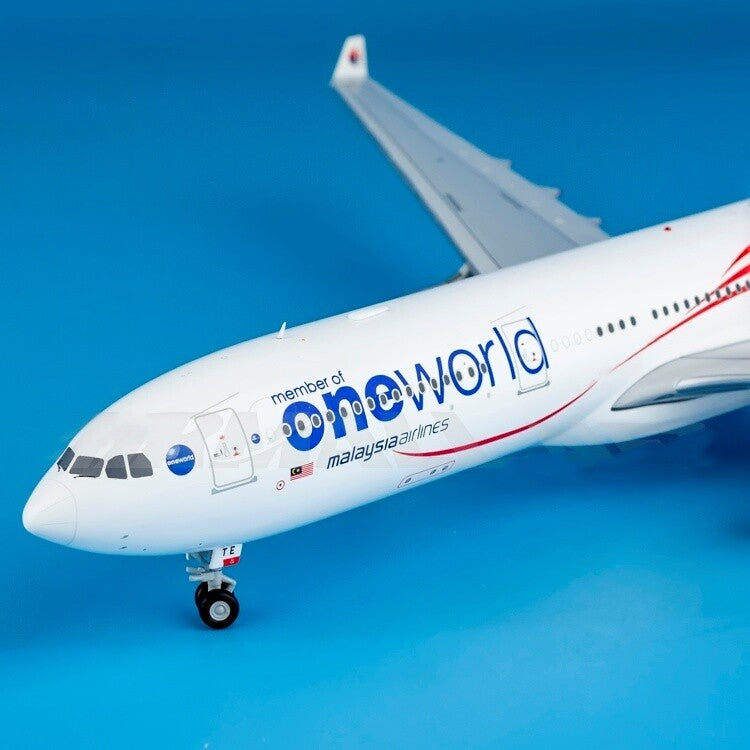 1:200 32CM JC Wings Malaysia Airlines AIRBUS A330-300 Airplane Diecast Model