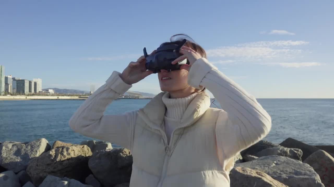 DJI RC Motion 3 – Motion Control for Goggles 3, Compatible with Neo 2/Avata 2
