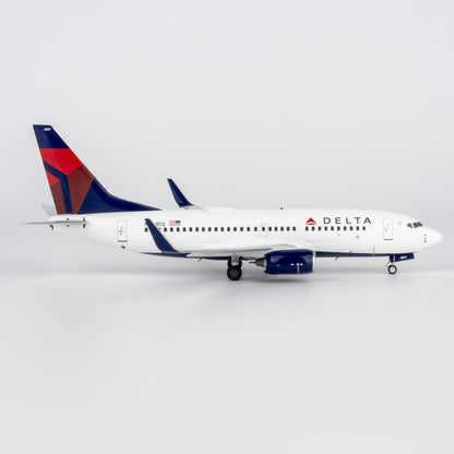 1:200 NGmodels Delta Air Lines B737-700 Passenger Airplane Diecast Plane Model