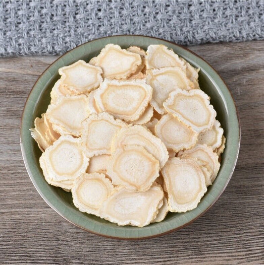 American ginseng root slices in Changbai Mountain, China are about 5-6 years old-