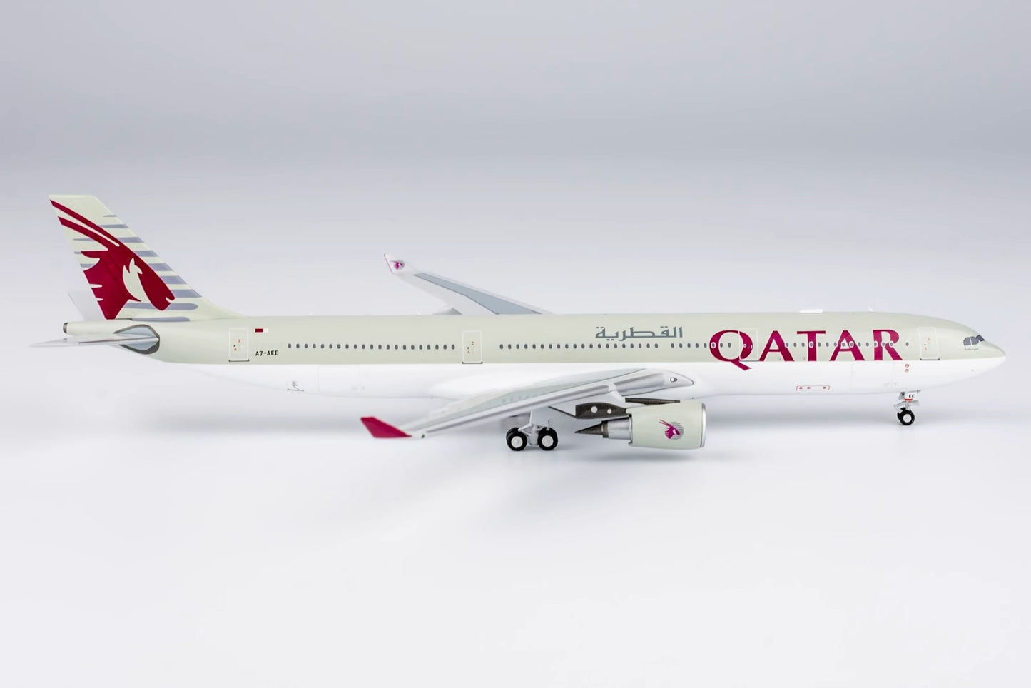 1:400 NG Model QATAR AIRBUS A330-300 Passenger Aircraft Diecast Airplane Model