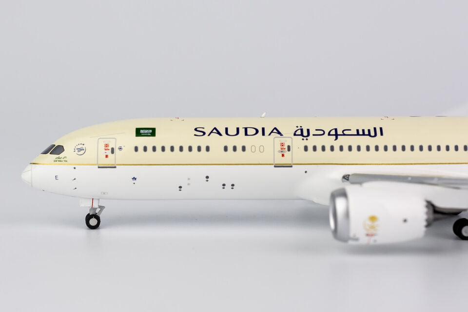 1:400 NG Model Saudia BOEING 787-9 Passenger Aircraft Diecast Airplane Model
