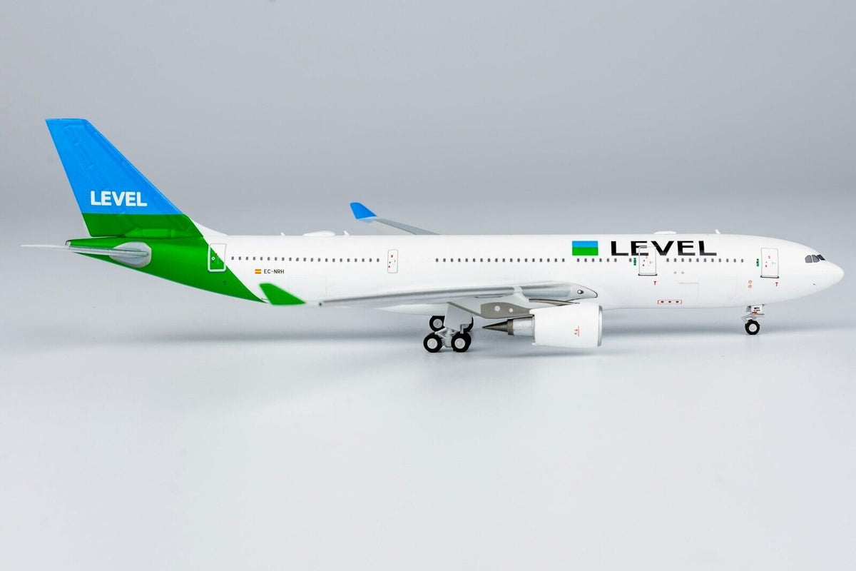 1:400 NG Model LEVEL AIRBUS A330-200 Passenger Airplane Diecast Aircraft Model