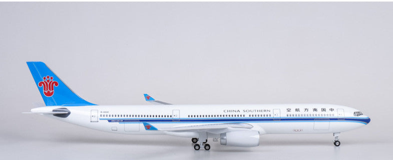 47CM 1:135 CHINA SOUTHERN AIRBUS A330 Passenger Plane Landing Gears Resin Model