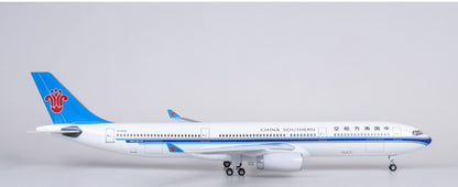 47CM 1:135 CHINA SOUTHERN AIRBUS A330 Passenger Plane Landing Gears Resin Model