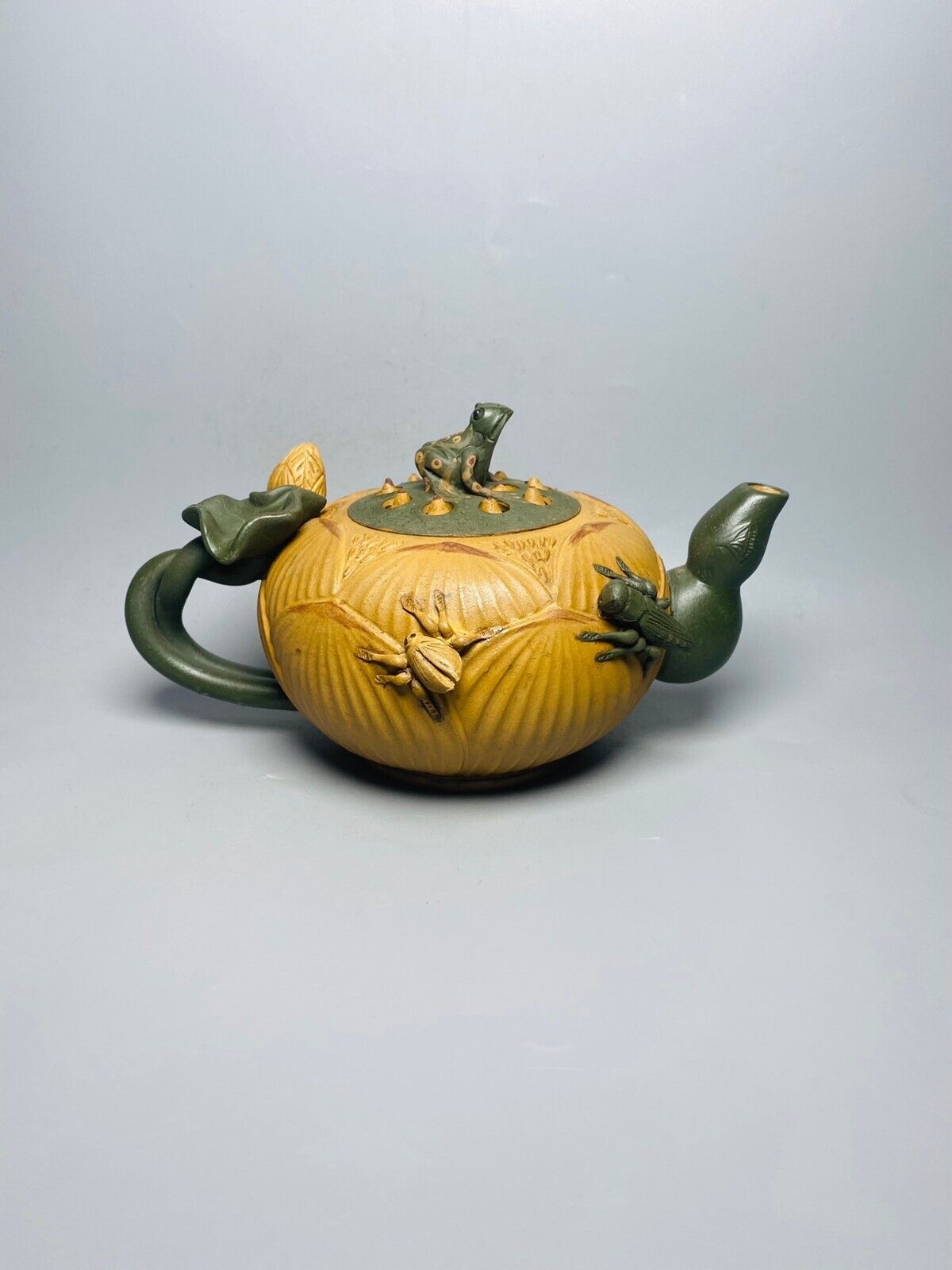 Chinese Yixing Zisha Clay Handmade Exquisite Teapot（荷塘月色 底款：蒋蓉）