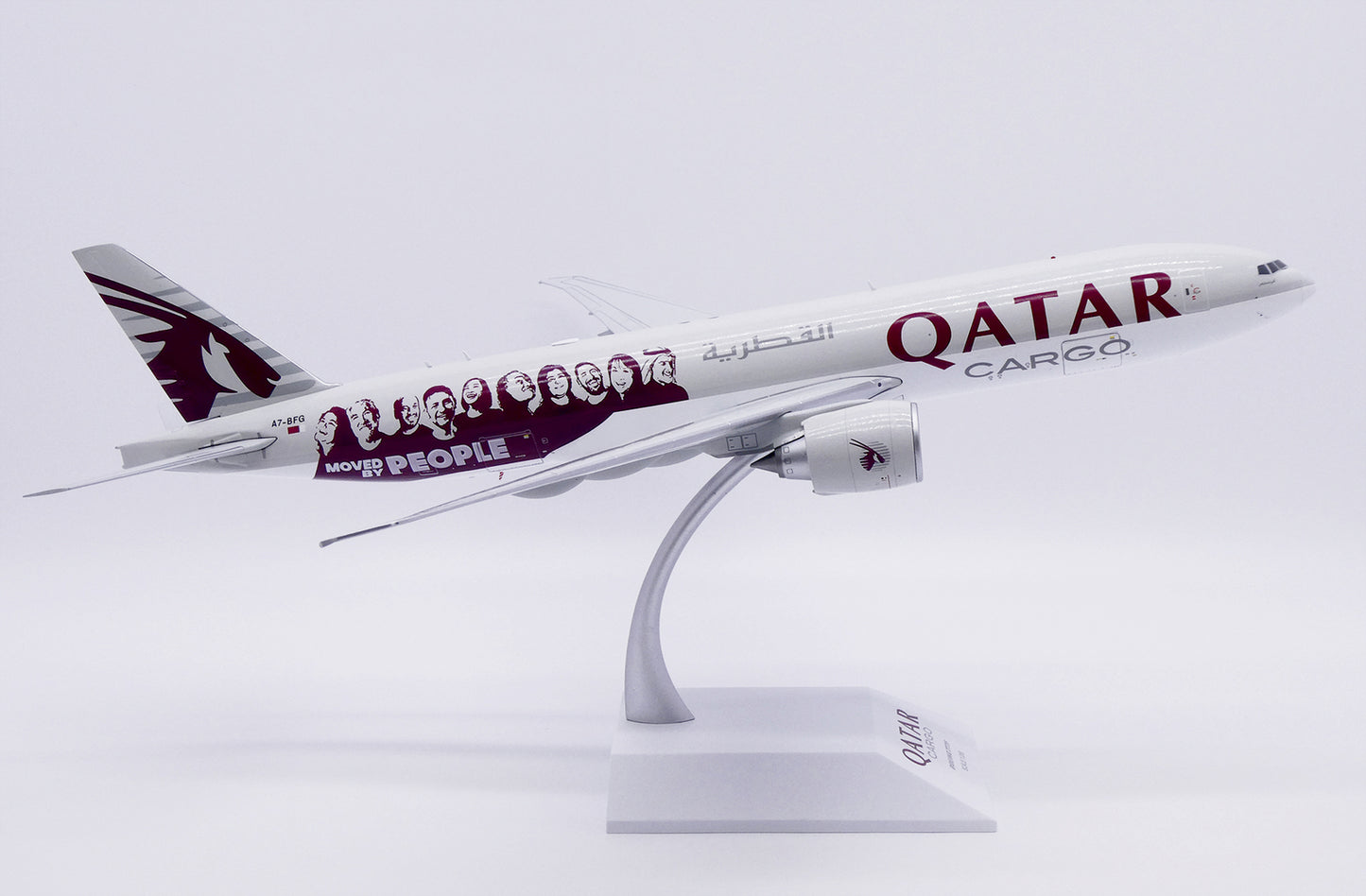 1:200 JC Wings Qatar Boeing 777-200LRF Passenger Airplane Diecast Model