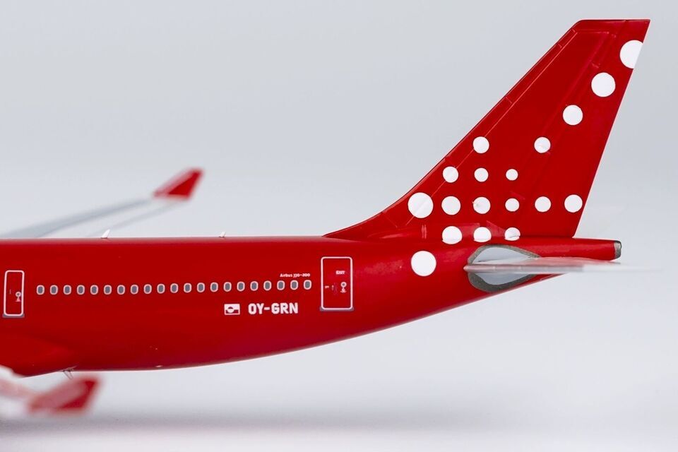 1:400 NG Model Air Greenland AIRBUS A330-200 Passenger Airplane Diecast Model
