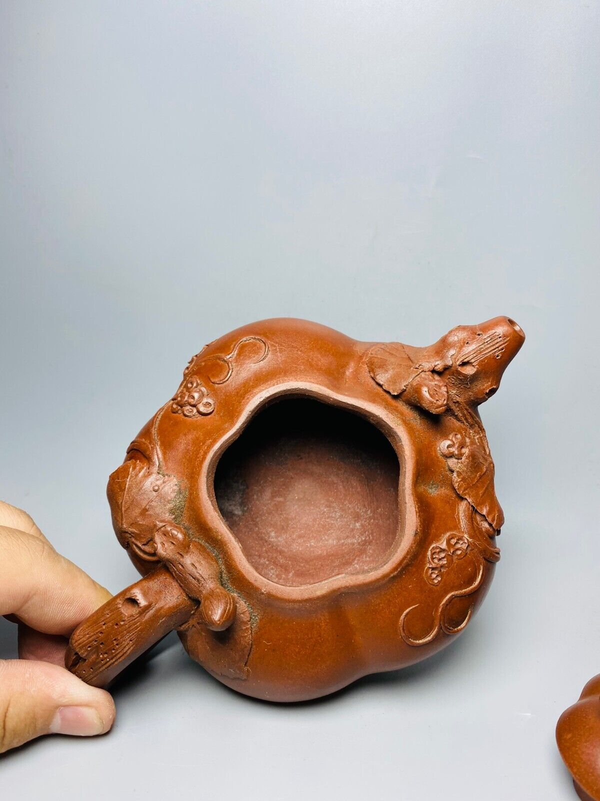 Chinese Yixing Zisha Clay Handmade Exquisite Teapot（桃子 底款：蒋蓉）