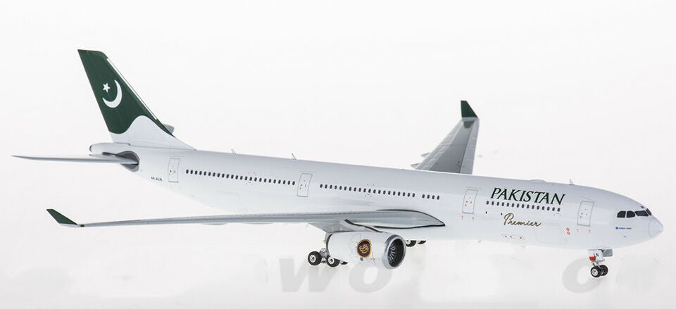 1:400 Phoenix PIA PAKISTAN AIRBUS A330-300 Passenger Airplane Diecast Model
