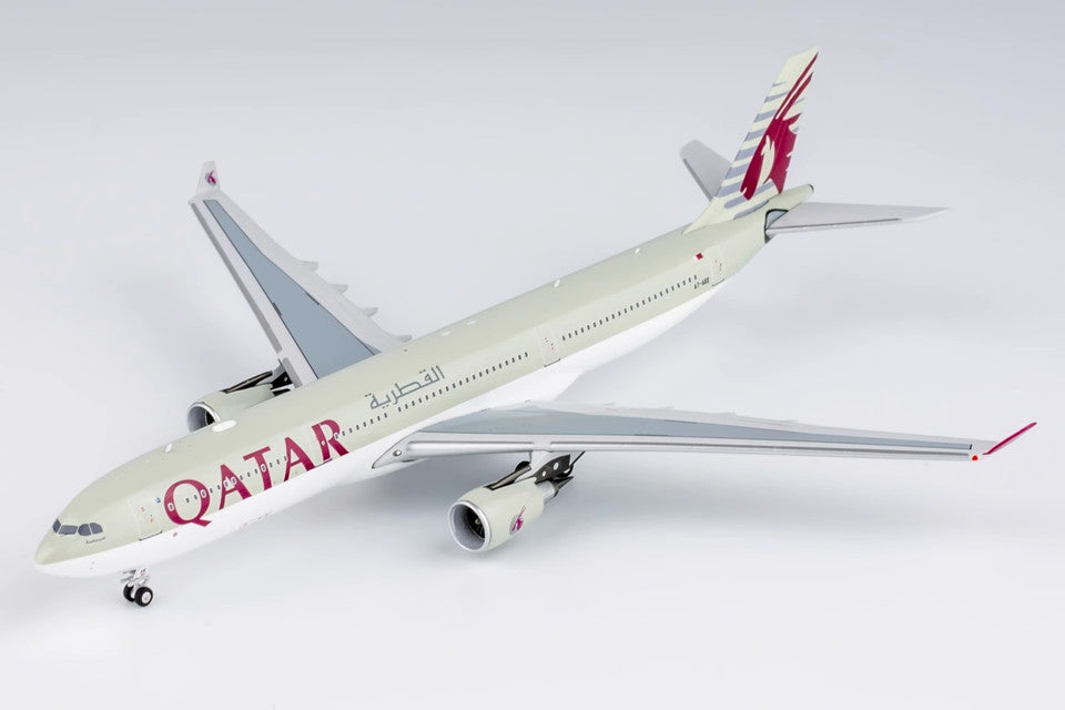 1:400 NG Model QATAR AIRBUS A330-300 Passenger Aircraft Diecast Airplane Model