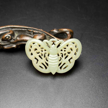 Chinese Natural Hetian Jade Hand-carved Exquisite Butterfly Pendant 31261
