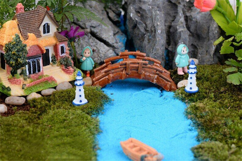 2pcs Fairy Garden Mini Moss Mini Resin Blue-bordered White Light house