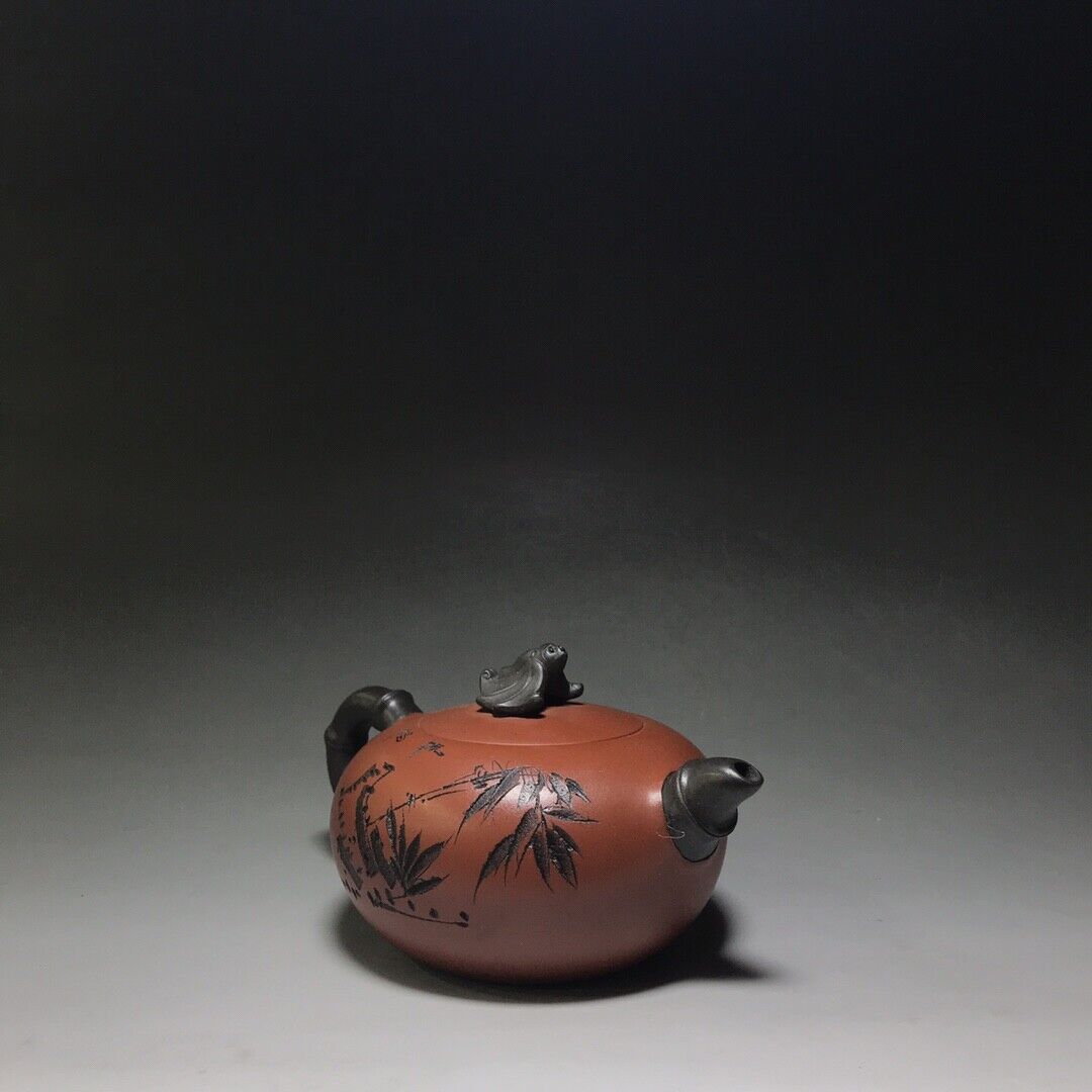 Chinese Yixing Zisha Clay Handmade Exquisite Teapot（知足常乐 底款：周桂珍）