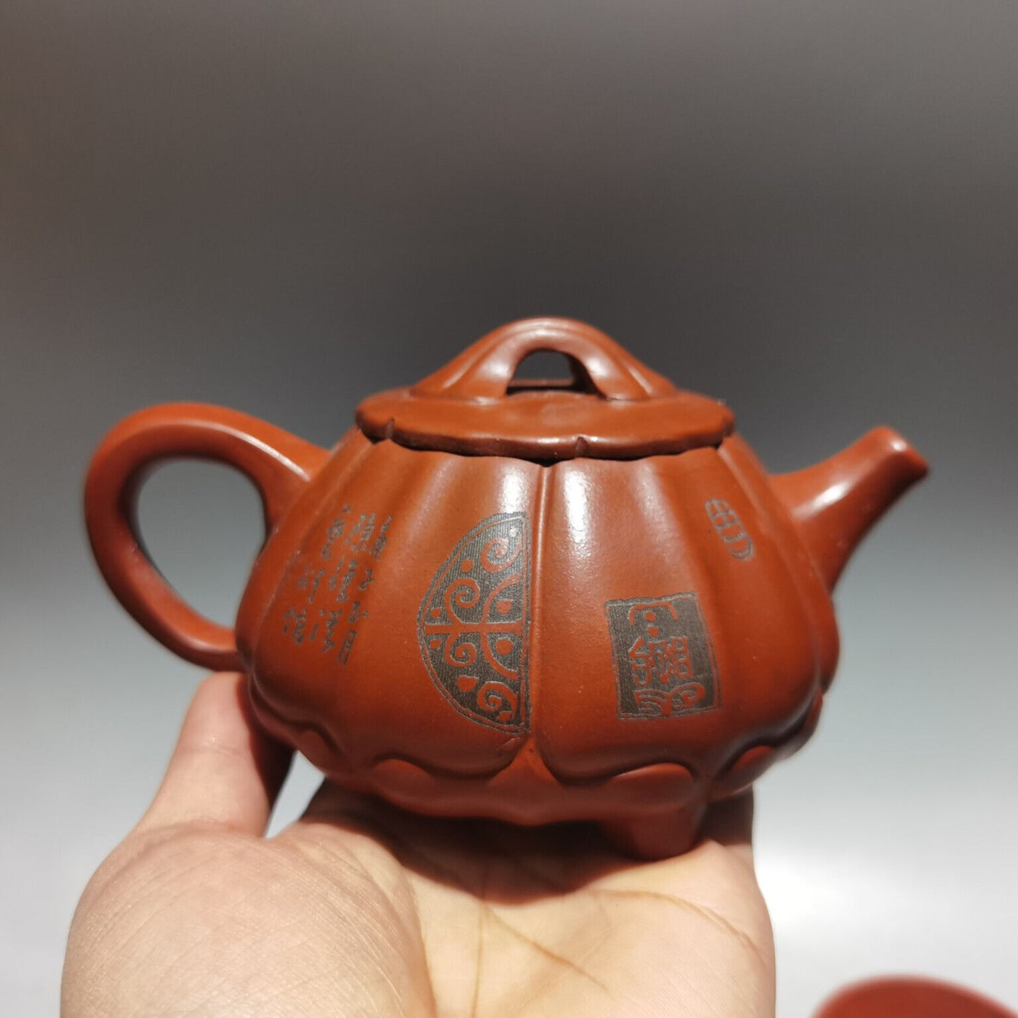 Chinese Yixing Zisha Clay Handmade Exquisite Teapot （井堂石瓢套壶 低款：顾景舟 )