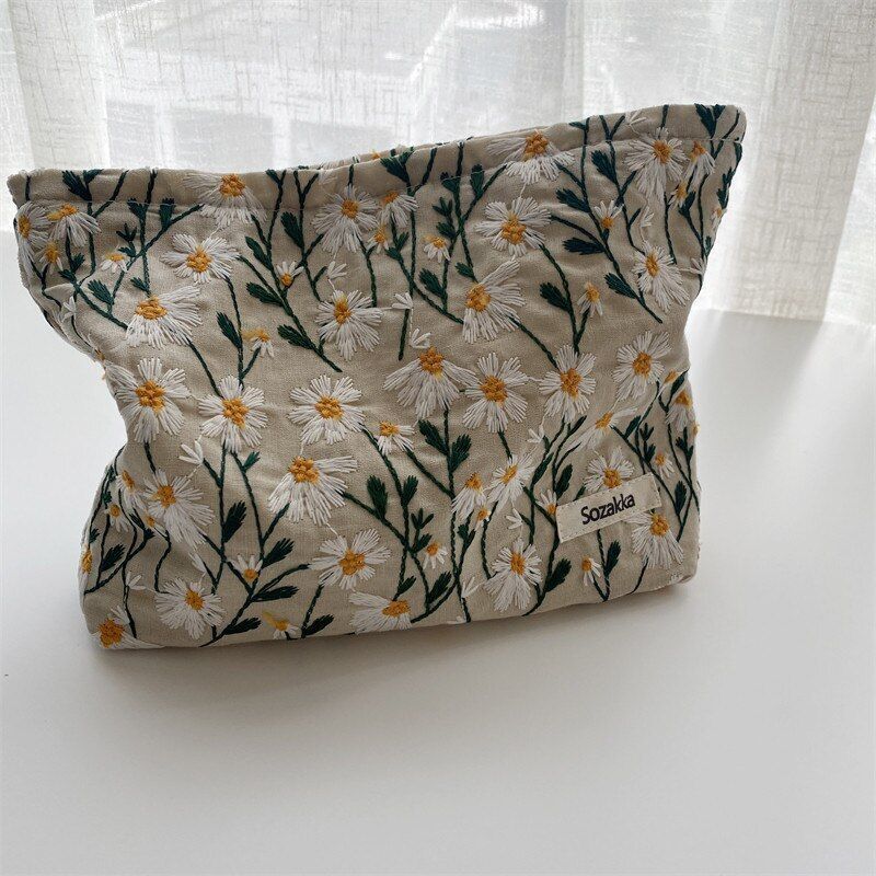 Embroidery Cosmetic Bag Clutch Bag Large Makeup Organizer Pouch 5*18*25 CM 50G