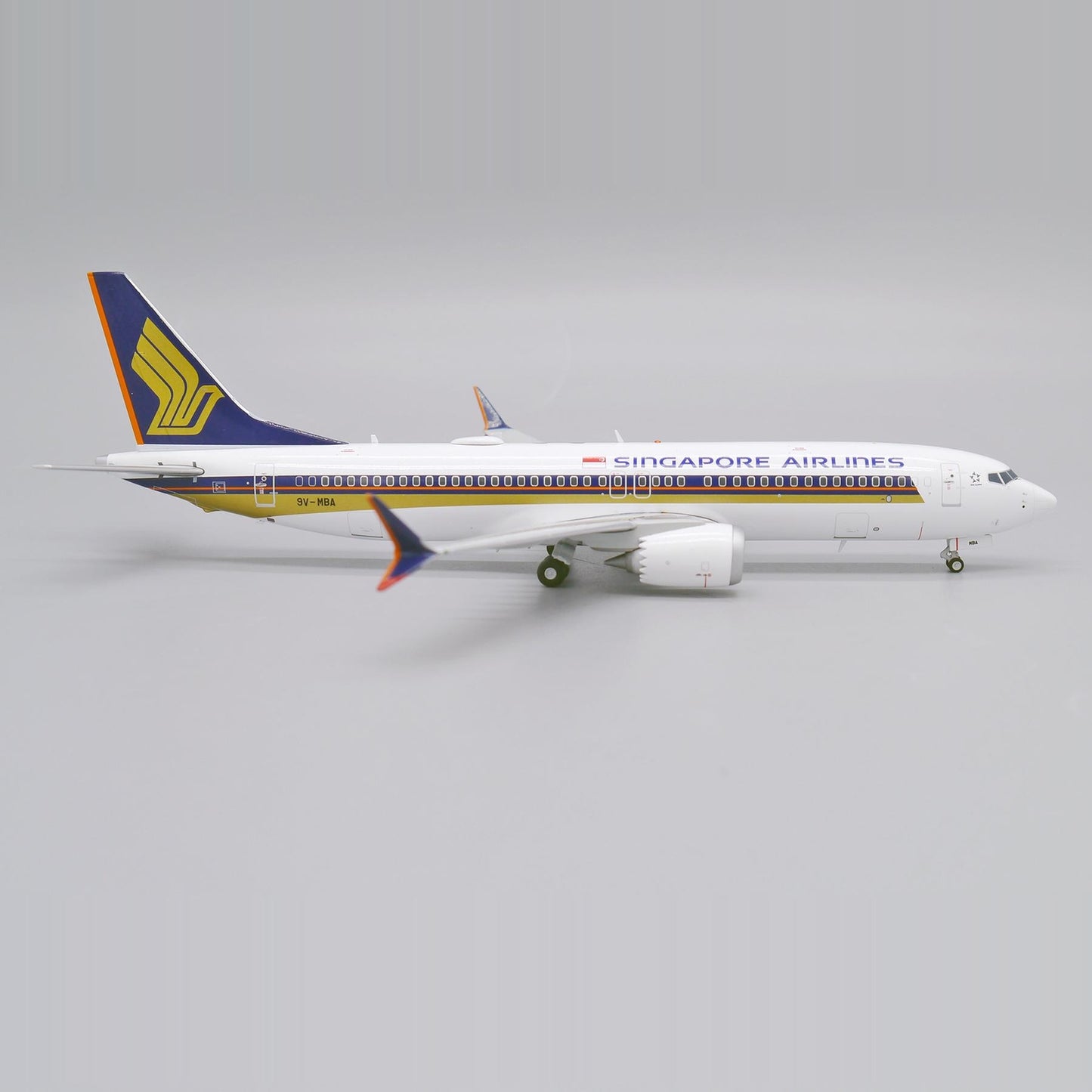 1:200 JC Wings Singapore Airlines B737 MAX 8 Passenger Airplane Diecast Model