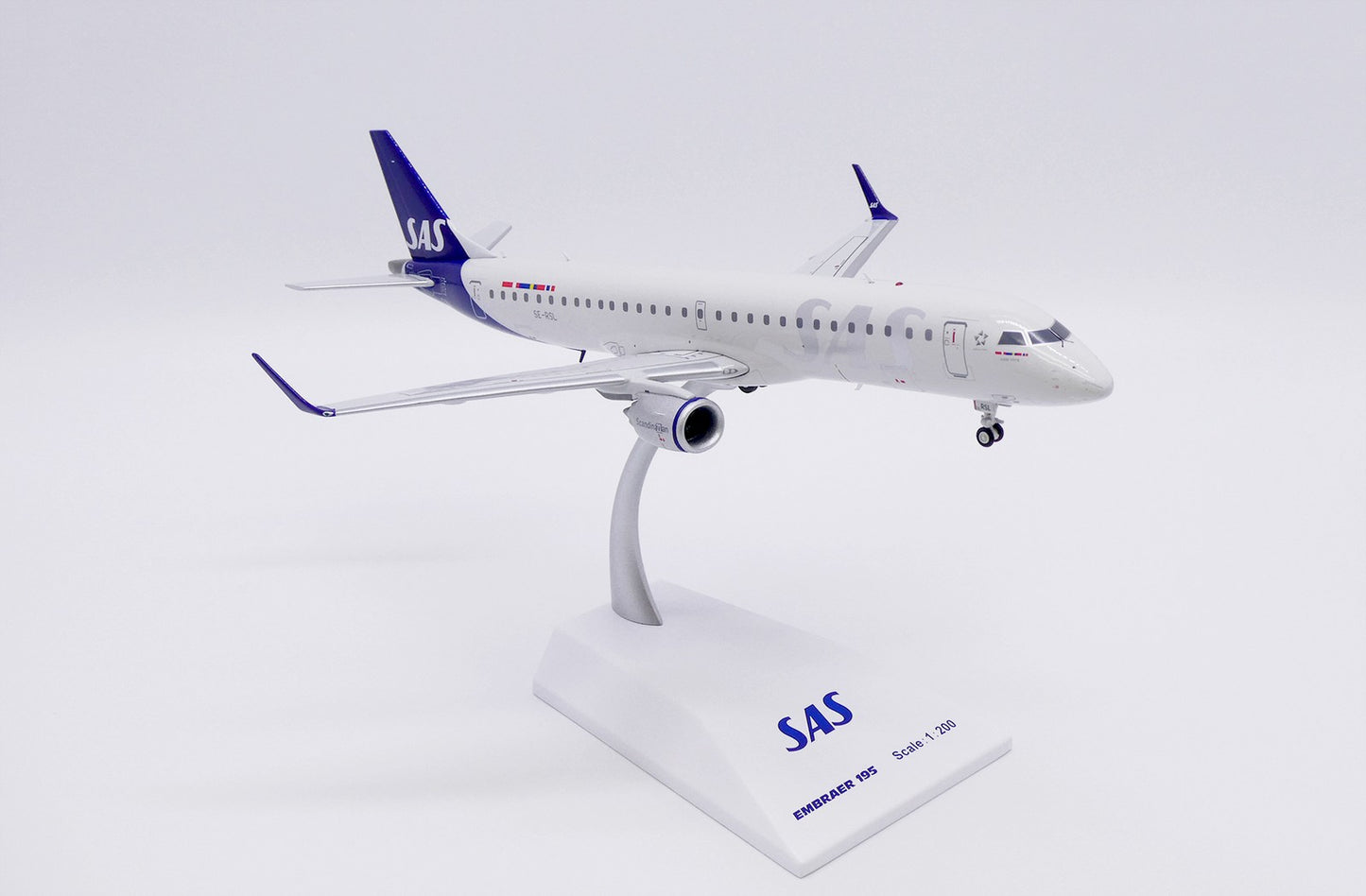 1:200 JC Wings SAS Embraer ERJ-195LR SE-RSL Airplane Diecast Aircraft Model